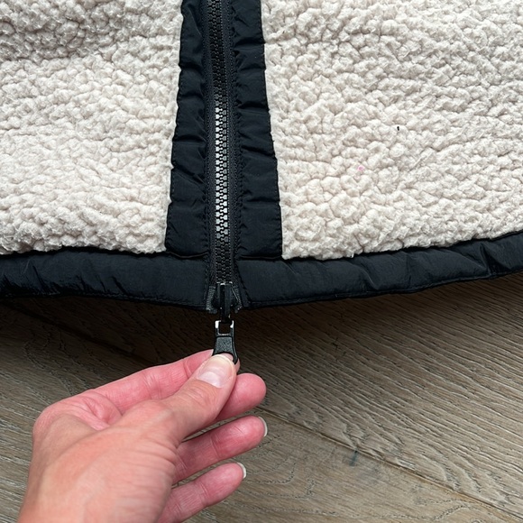 EUC Tribal Hooded Reversible Puffer Jacket Black Nylon / Sherpa - XS Retail $250 - Picture 13 of 14